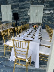 22 1747352154 Gold Chiavari chairs